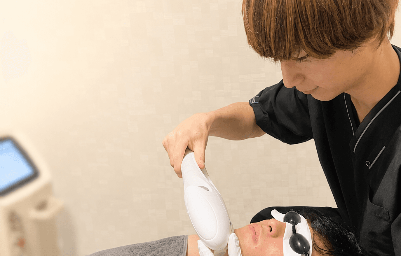 溝の口・川崎のメンズ脱毛ならNEXUM(ネクサム)施術シーン